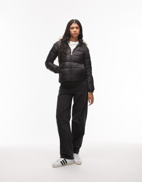 Chaqueta negra acolchada con ribete de piel sintética en la capucha de Tommy Jeans - view 1