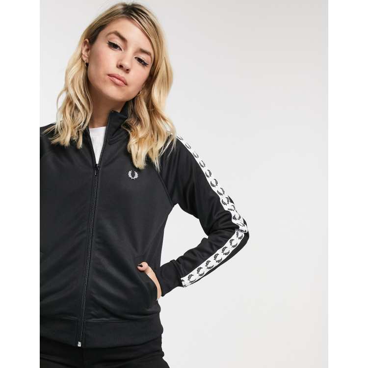 Chaqueta negra con cintas de Fred Perry Infrastructure