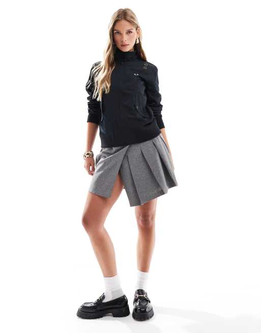 Chaqueta negra con cremallera de satén de Fred Perry x Amy Winehouse, 4 de 4
