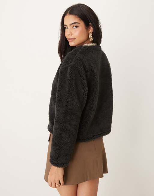Chaqueta negra con detalle de hebilla de borreguito de ASOS DESIGN, 4 de 4