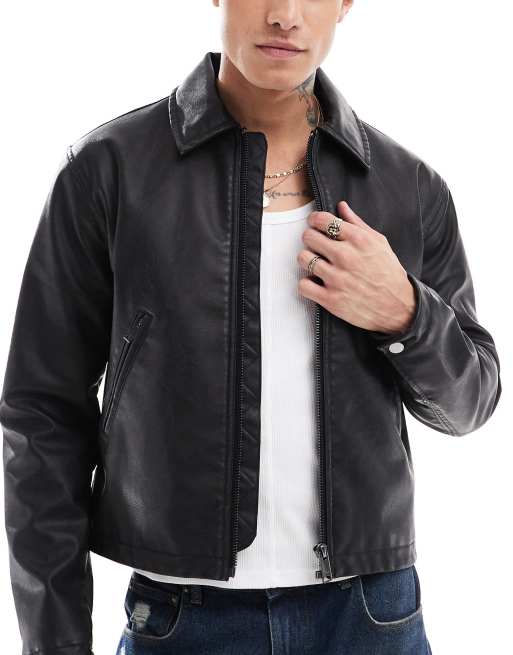 Chaqueta negra con diseño encogido de cuero sintético Denzel de Weekday, 3 de 4