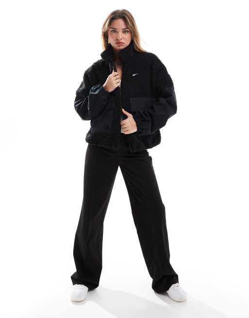 Chaqueta negra de borreguito de Nike ASOS