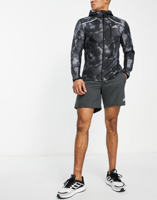 Llamarada Figura texto Chaqueta negra estampada Fast Marathon de adidas Running | ASOS