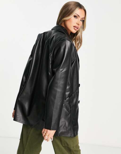 Chaqueta negra extragrande estilo americana de cuero sintético de Topshop, 2 de 4