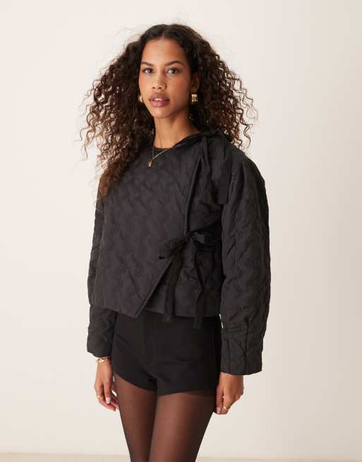 Chaqueta negra guateada con detalle de lazo Briar de Ghospell