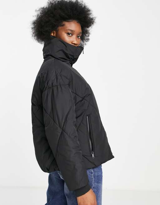 Chaqueta negra guateada con diseño de rombos de Urban Bliss, 2 de 4