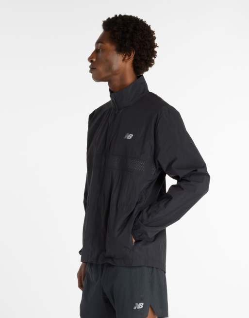 Chaqueta negra plegable reflectante Athletics de New Balance, 4 de 4