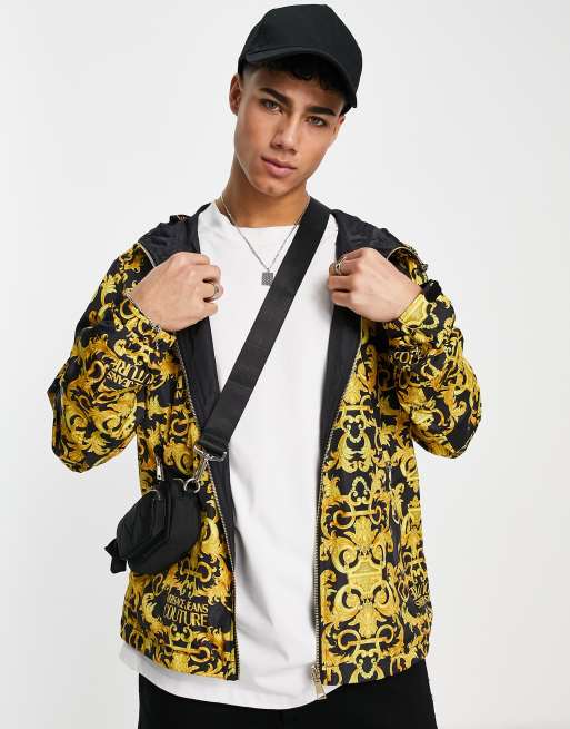 Chaqueta negra dorada con diseño y estampado barroco de Versace Jeans | ASOS