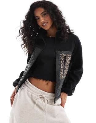 Chaqueta polar negra con bolsillo con estampado de leopardo de felpa tipo peluche de ONLY - view 1