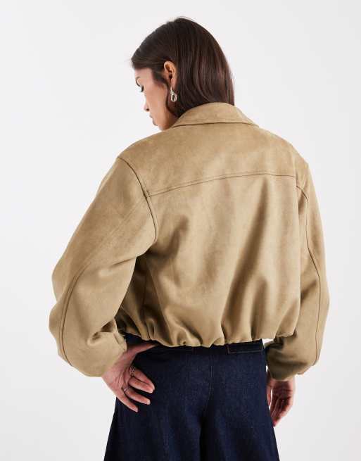 Chaqueta tostada con bajo abullonado de antelina de New Look, 4 de 4