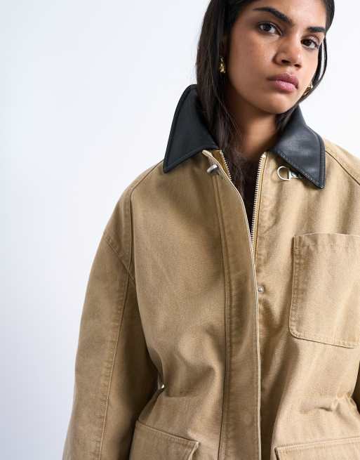 Chaqueta tostada ultragrande de estilo campero con detalle de hebilla de Topshop, 3 de 4