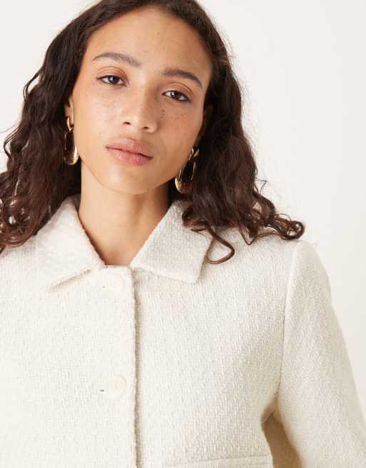 Chaqueta trofeo color crema abotonada de bouclé de AWARE, 4 de 4