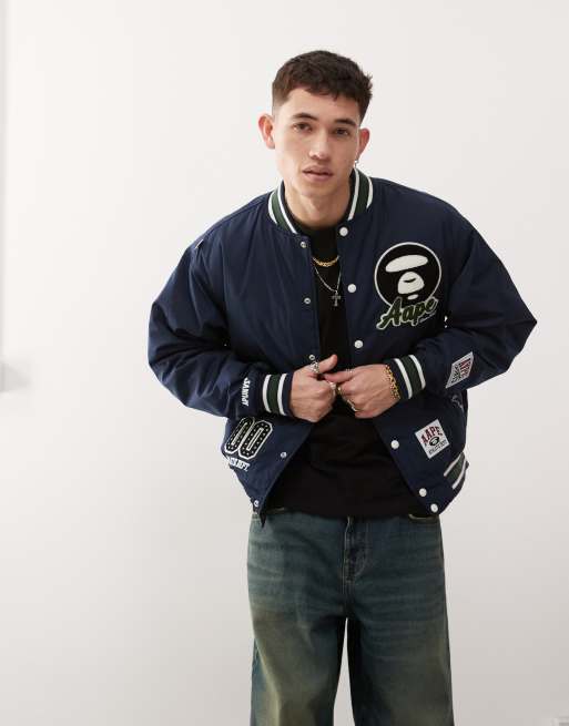 Chaqueta universitaria azul marino con logo de AAPE BY A BATHING APE®, 2 de 4