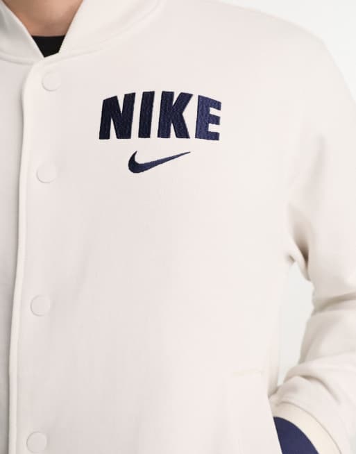 Chaqueta universitaria blanco hueso de felpa Retro de Nike, 2 de 4