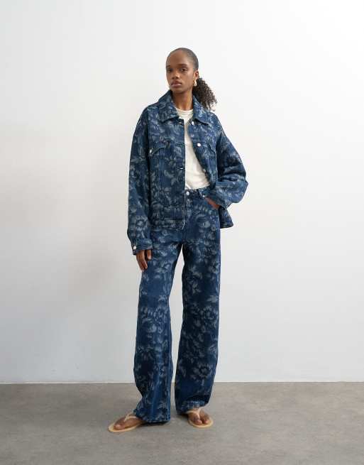 Chaqueta vaquera azul abombada con estampado floral de jacquard de Topshop, 2 de 4