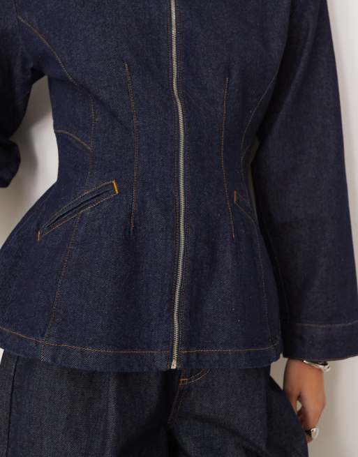 Chaqueta vaquera azul añil estilo granero con cintura entallada de ASOS DESIGN, 4 de 4
