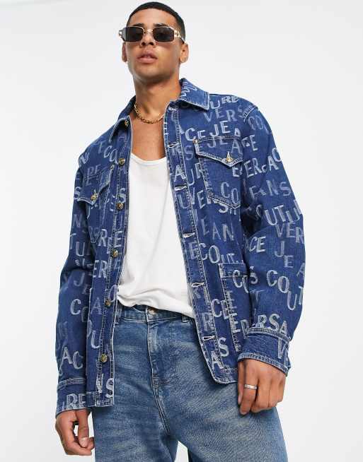 Chaqueta vaquera azul con estampado repetido de Versace Jeans Couture