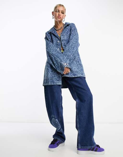 Chaqueta vaquera azul con lavado medio Smiley de ASOS DESIGN, 4 de 4