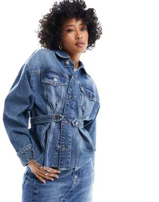 Chaqueta vaquera azul cruzada de Mango