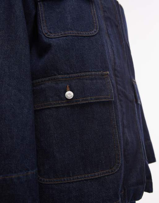 Chaqueta vaquera azul extragrande de estilo campero worker con lavado oscuro enjuagado de ARKET, 2 de 4