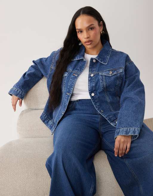 Chaqueta vaquera azul medio extragrande de estilo años 90 de ASOS DESIGN Curve, 3 de 4