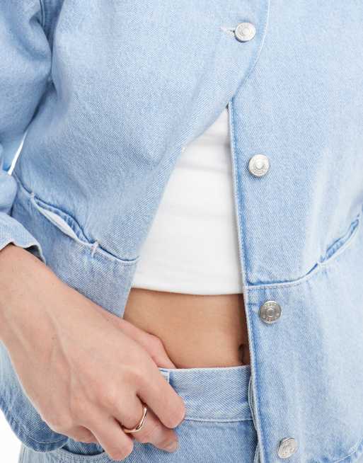Chaqueta vaquera con lavado descolorido sin solapas de ASOS DESIGN, 2 de 4