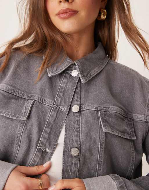 Chaqueta vaquera con lavado gris y puños vueltos de ASOS DESIGN, 4 de 4