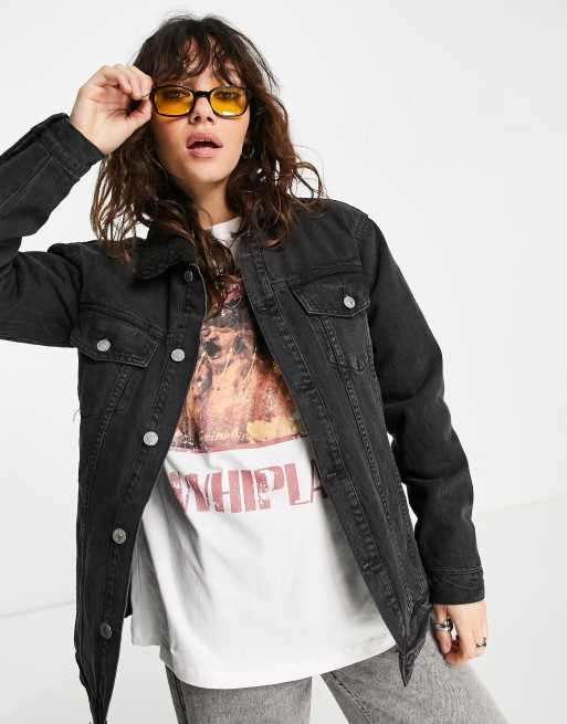 Chaqueta vaquera con lavado negro y ribete de borreguito Razzi de Bolongaro Trevor
