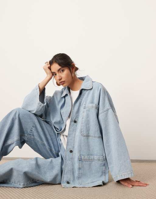 Chaqueta vaquera de corte masculino extragrande con lavado azul descolorido de ASOS EDITION