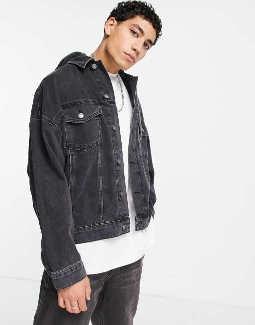 Chaqueta vaquera extragrande con lavado negro y capucha de punto de ASOS DESIGN