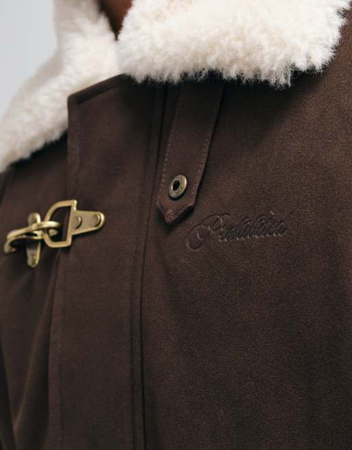 Chaqueta varsity tipo duffle marrón con cierres de hebilla, 4 de 5