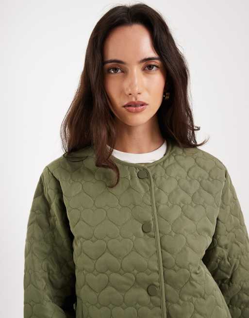 Chaqueta verde caqui guateada con patrón de corazones de ONLY, 3 de 4