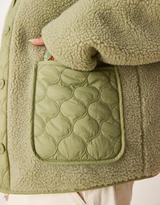 Chaqueta verde de borreguito con detalle de nailon guateado de ASOS DESIGN, 2 de 4