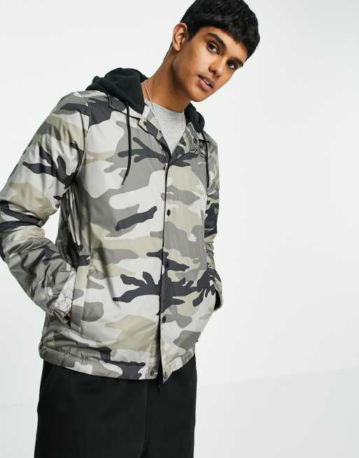 Chaqueta verde de estilo entrenador con estampado de camuflaje y capucha de estilo sudadera de Hollister