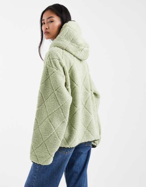 Chaqueta verde guateada con botones, capucha y ribetes verde oscuro de borreguito de ASOS DESIGN, 2 de 4