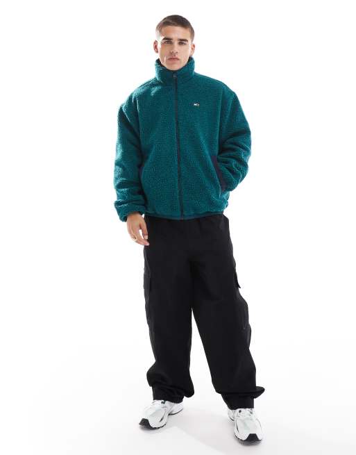Chaqueta verde reversible con diseño color block de tejido efecto peluche de Tommy Jeans, 2 de 4