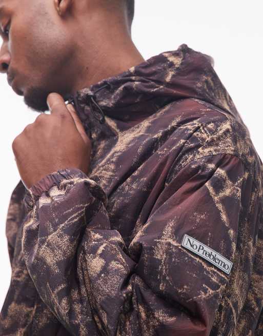 Chaquetas en tonos oscuros con capucha y estampado de camuflaje de nailon Glitch de No Problemo (parte de un conjunto), 5 de 5