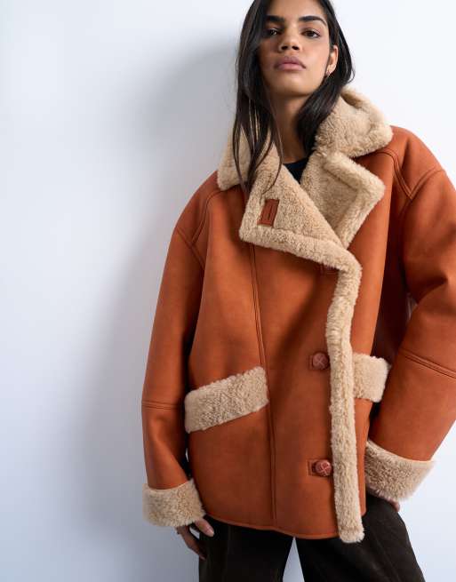 Chaquetón color tostado y crema extragrande de borreguito de Topshop