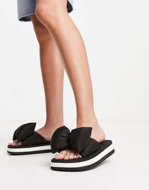 Charles & Keith – Czarne sandały na płaskiej platformie z puchatą kokardką, 4 z 4