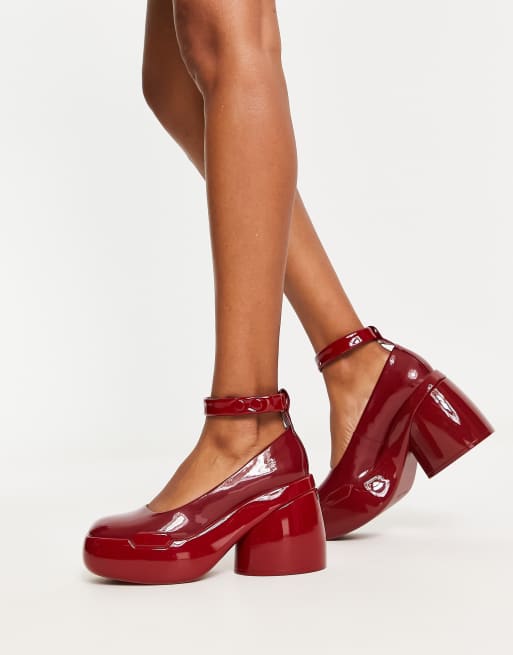 Charles & Keith – Czerwone lakierowane buty na średnim obcasie 