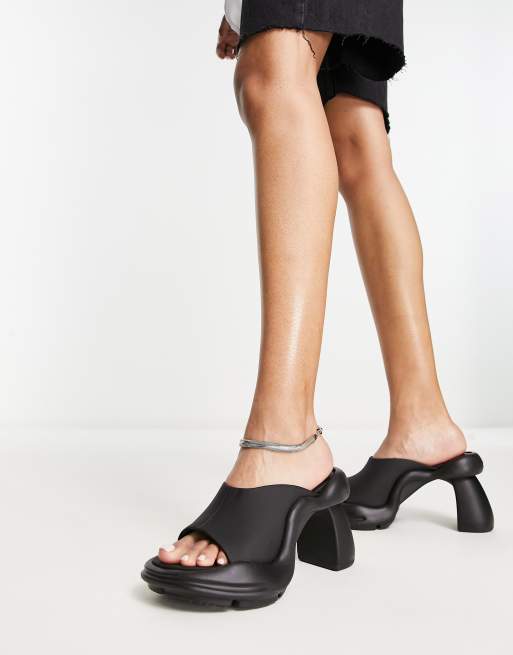 Charles & Keith - Sandali neri stile sabot con suola spessa