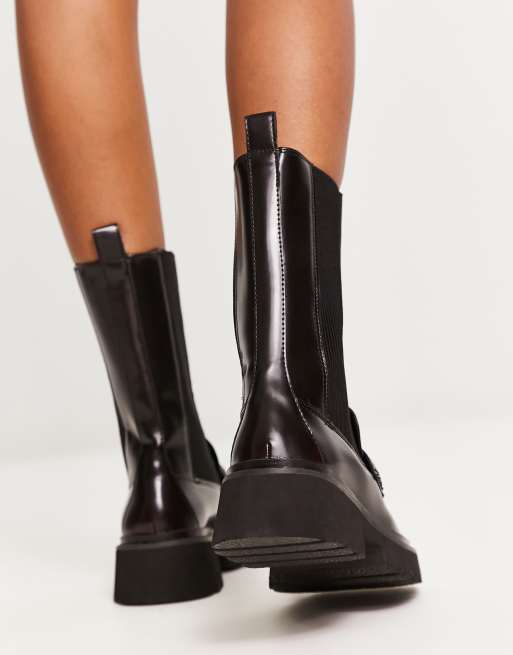 Charles Keith – Wadenhohe Stiefel in dunklem Weinrot ASOS
