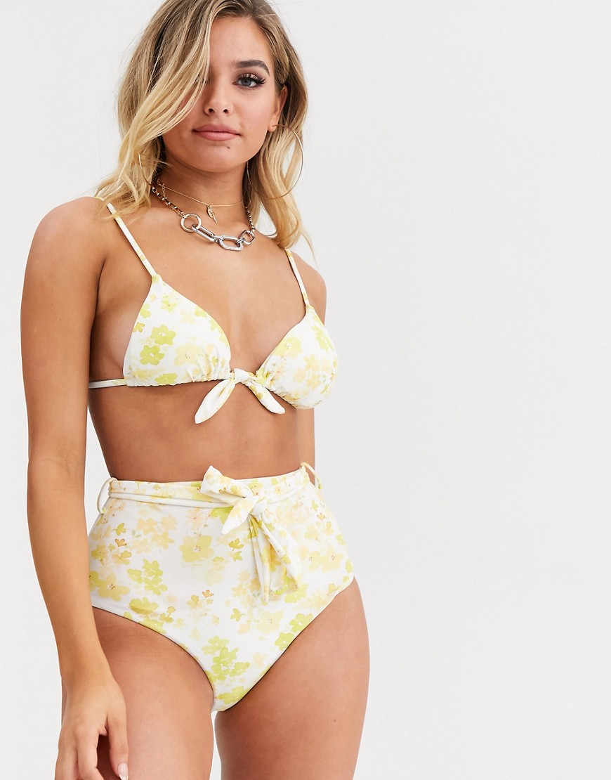 Charlie Holiday - Bikinibroekje met strikjes en hoge taille met bloemenprint in geel met wit-Multi