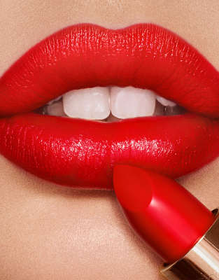 charlotte tilbury kissing so red