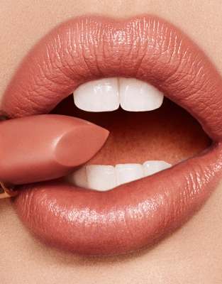 kissing stoned rose charlotte tilbury