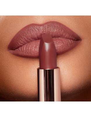 charlotte tilbury matte revolution lipstick pillow talk