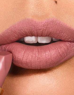 charlotte tilbury very victoria lipstick swatch