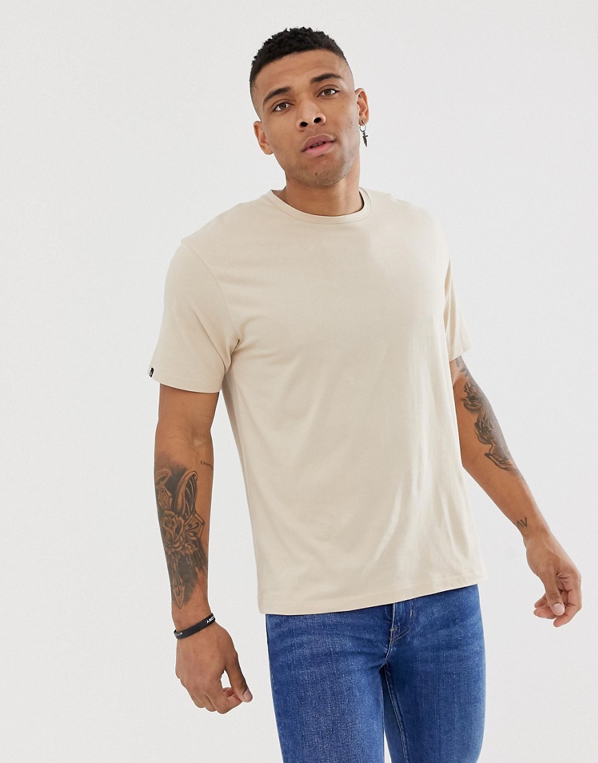 Chasin' – Waite – Grå, oversized t-shirt med rund halsringning med sidologga-Sandfärgad