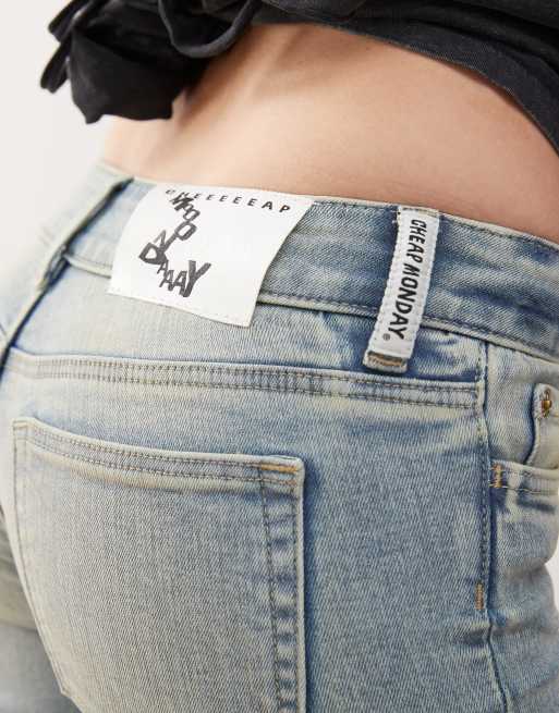 Cheap Monday – Blå, tvättade, stretchiga jeans med låg midja, utsvängd design och smutsig finish, 3 av 5