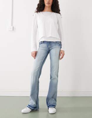 Cheap Monday - Booty Bei - Bootcut-Jeans in Mondblau mit Stretchanteil und niedrigem Bund